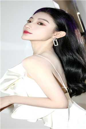 请别再哭泣那伤心的歌曲歌词